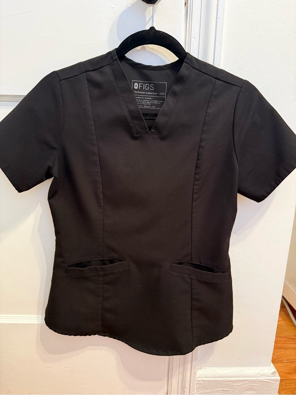 Figs Casma Black Scrub Top Womens XXS